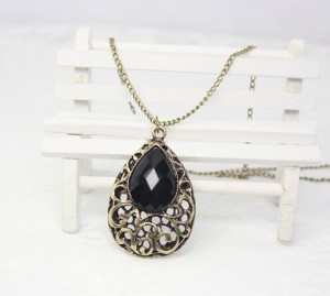 vintage black crystal necklace